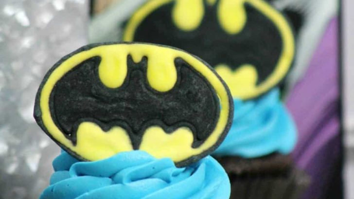 Superhero Party Food - Batman Cupcakes